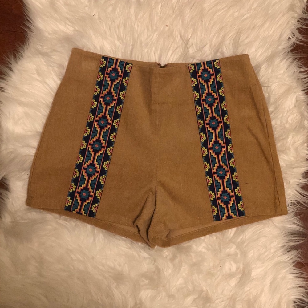 Chord shorts with intricate tribal detail